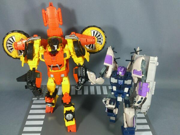 Transformers Generations TG-29 Sandstorm Out of Package